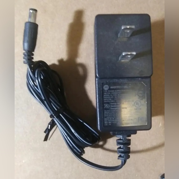 MOTOROLA TWO WAY RADIO MODEL CP200d - Picture 6 of 7